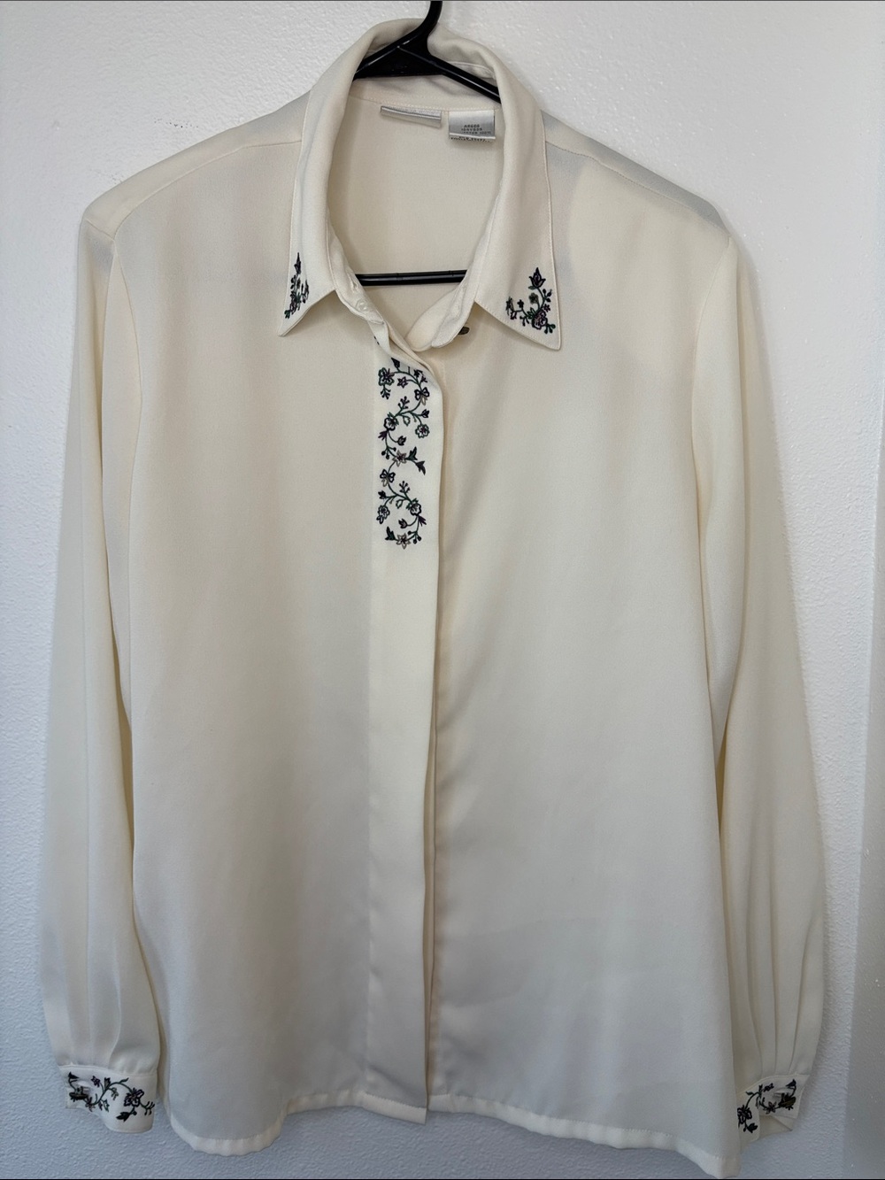 VTG Koret Cream Button-Up Shirt with Green/Purple Embroidered Accents - Size 14